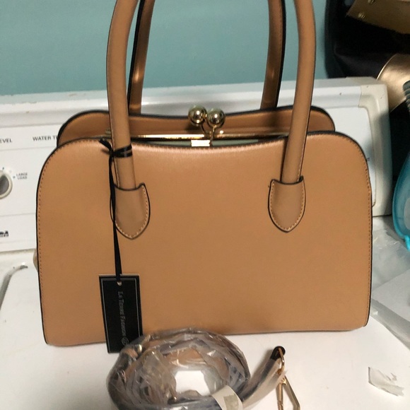 Handbags - Picture 8 of 9